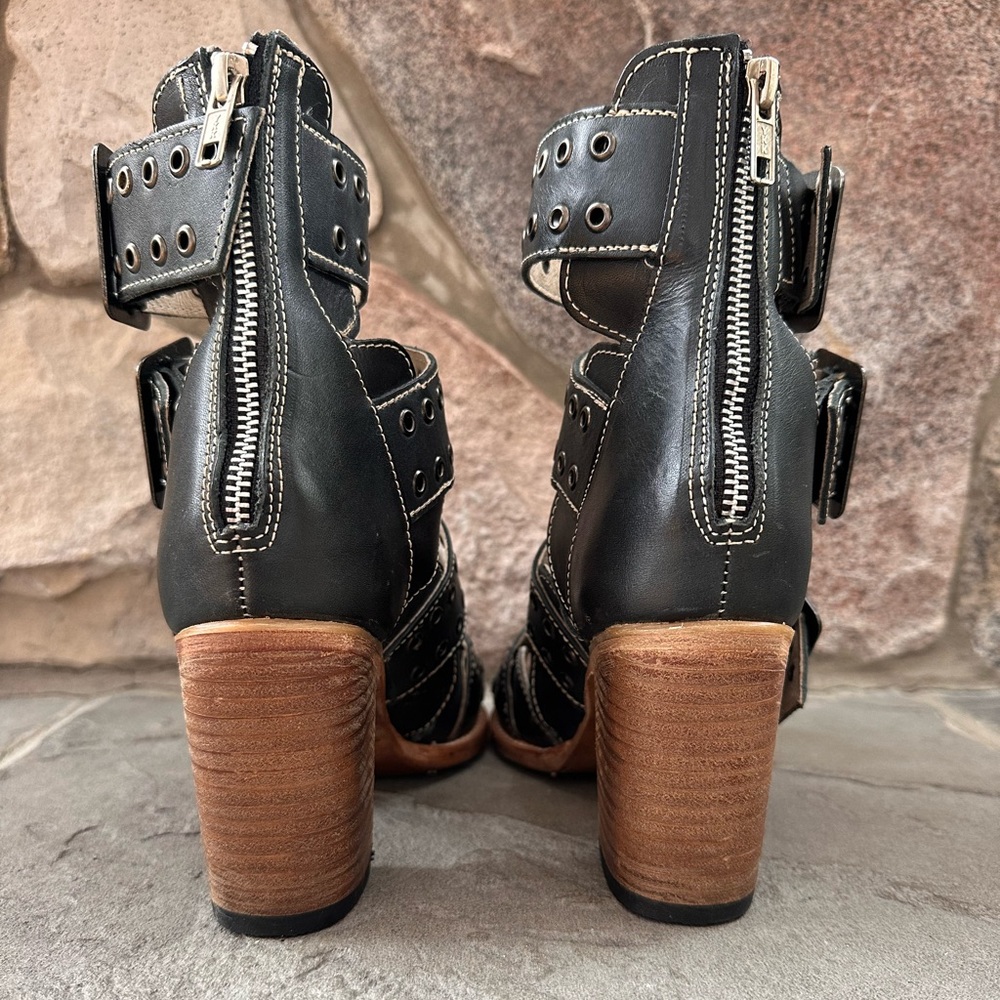 Freebird By Steven Blake Sandals / Boots. Block wooden heel.Leather upper - Picture 5 of 11
